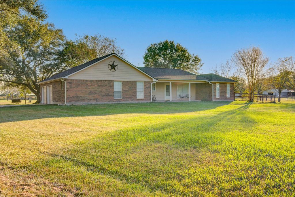 21503 Pecan Bend Road, Damon, TX 77430