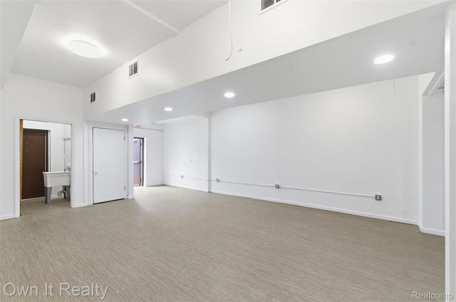 15324 W Michigan Avenue, Dearborn, MI 48126
