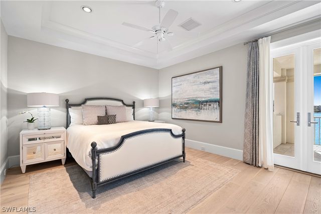 2805 Leeward LN, Naples, FL 34103