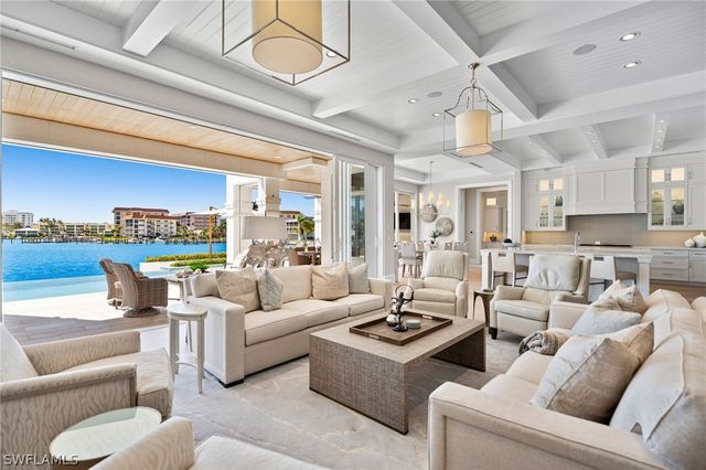 2805 Leeward LN, Naples, FL 34103