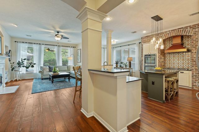 22 Greycrest Place, The Woodlands, TX 77382