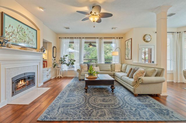 22 Greycrest Place, The Woodlands, TX 77382