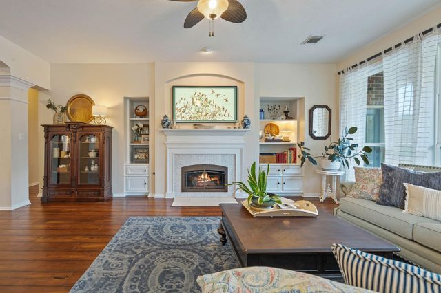 22 Greycrest Place, The Woodlands, TX 77382