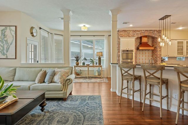 22 Greycrest Place, The Woodlands, TX 77382