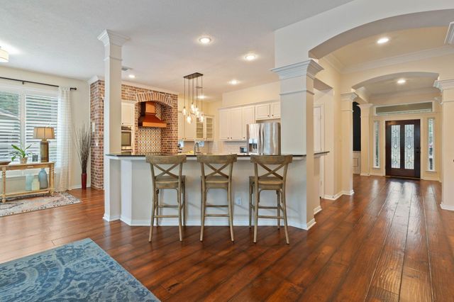 22 Greycrest Place, The Woodlands, TX 77382