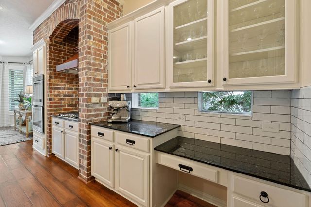 22 Greycrest Place, The Woodlands, TX 77382