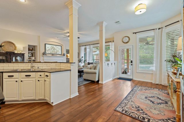 22 Greycrest Place, The Woodlands, TX 77382