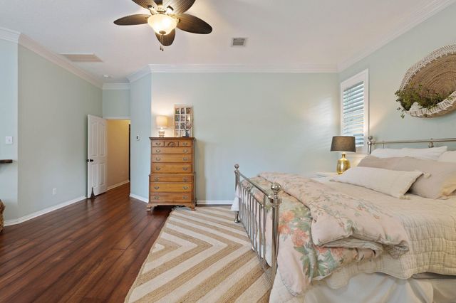 22 Greycrest Place, The Woodlands, TX 77382