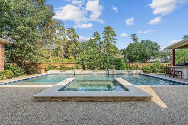 22 Greycrest Place, The Woodlands, TX 77382