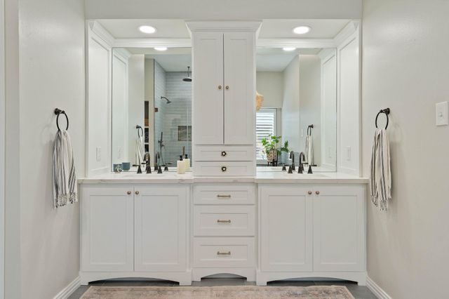 22 Greycrest Place, The Woodlands, TX 77382