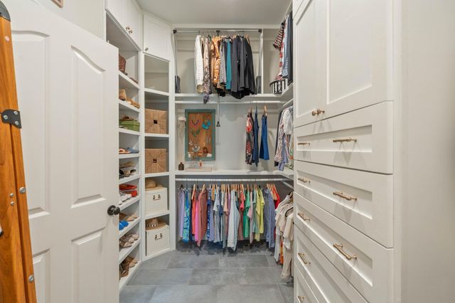 22 Greycrest Place, The Woodlands, TX 77382