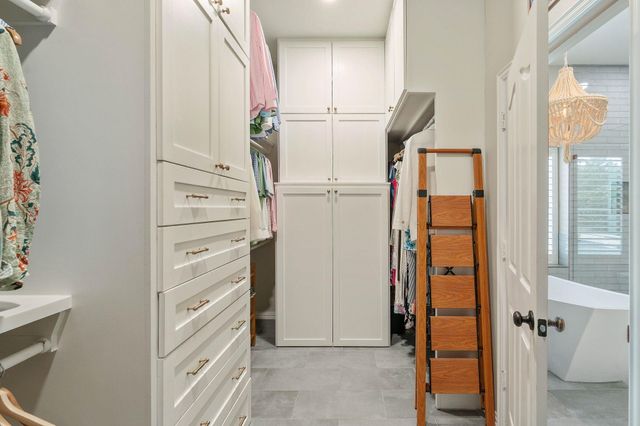 22 Greycrest Place, The Woodlands, TX 77382