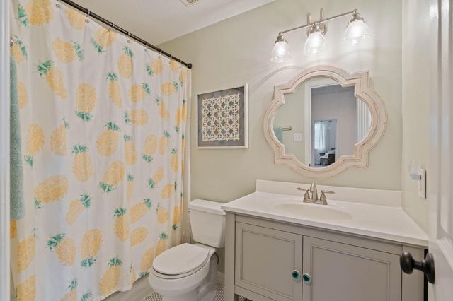 22 Greycrest Place, The Woodlands, TX 77382