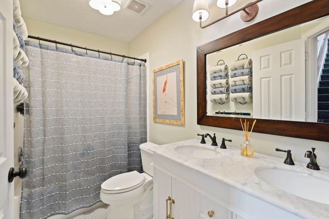 22 Greycrest Place, The Woodlands, TX 77382