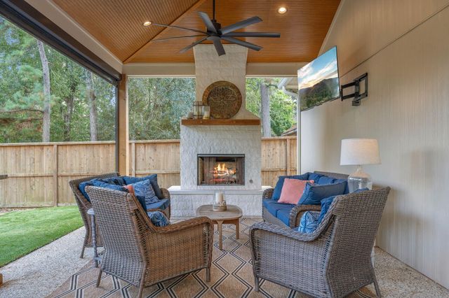 22 Greycrest Place, The Woodlands, TX 77382