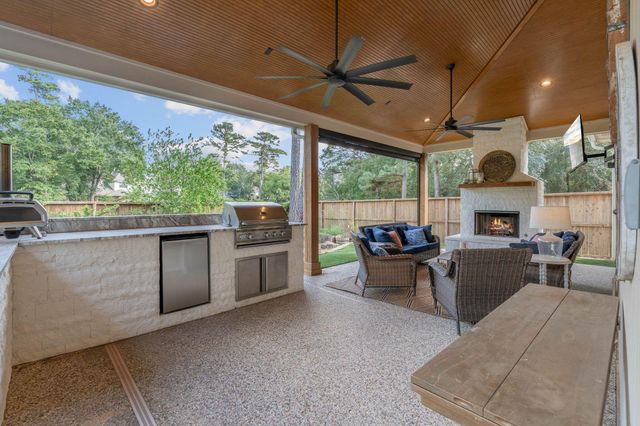 22 Greycrest Place, The Woodlands, TX 77382