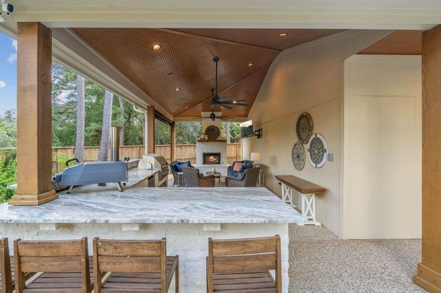 22 Greycrest Place, The Woodlands, TX 77382