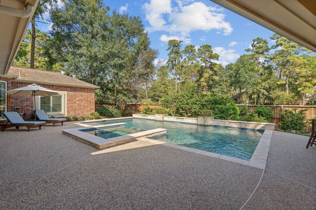 22 Greycrest Place, The Woodlands, TX 77382