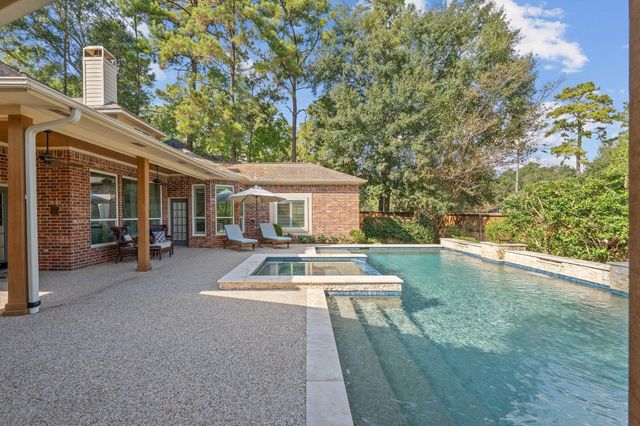 22 Greycrest Place, The Woodlands, TX 77382