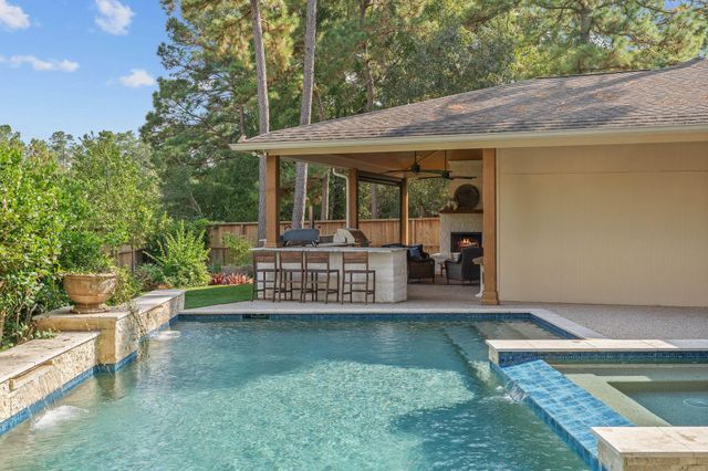 22 Greycrest Place, The Woodlands, TX 77382