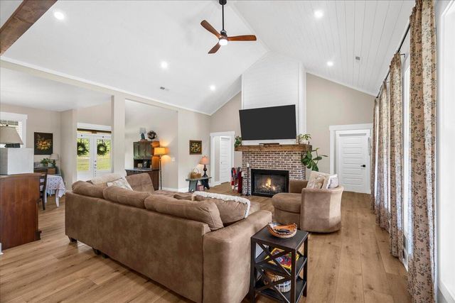 816 Gordon Pond Road, Lafayette, GA 30728