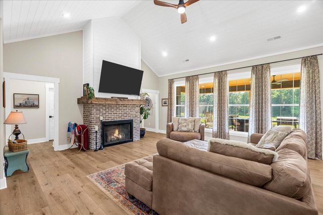 816 Gordon Pond Road, Lafayette, GA 30728