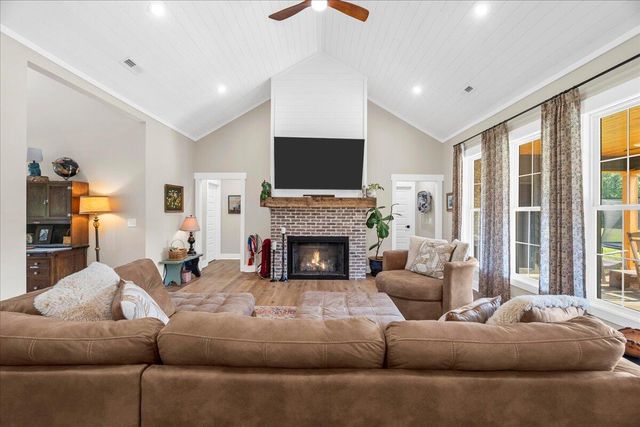 816 Gordon Pond Road, Lafayette, GA 30728