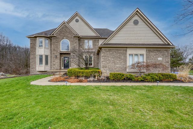 3772 Fawn Drive, Oakland Charter Township, MI 48306