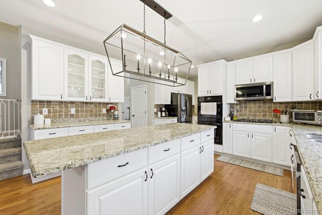 3772 Fawn Drive, Oakland Charter Township, MI 48306