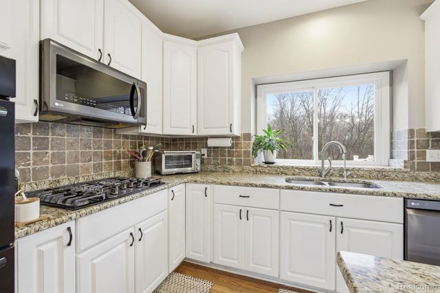 3772 Fawn Drive, Oakland Charter Township, MI 48306