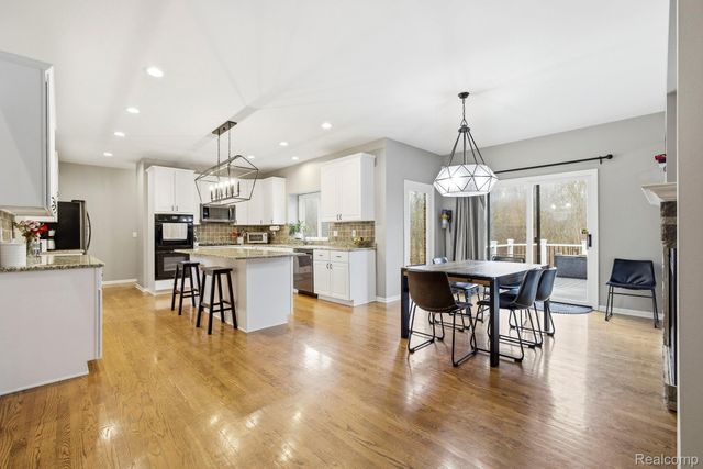 3772 Fawn Drive, Oakland Charter Township, MI 48306
