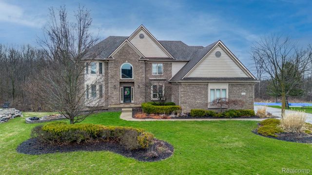 3772 Fawn Drive, Oakland Charter Township, MI 48306