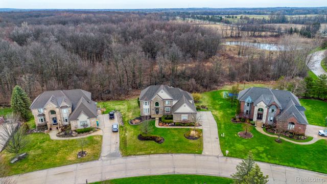 3772 Fawn Drive, Oakland Charter Township, MI 48306