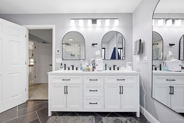 3772 Fawn Drive, Oakland Charter Township, MI 48306