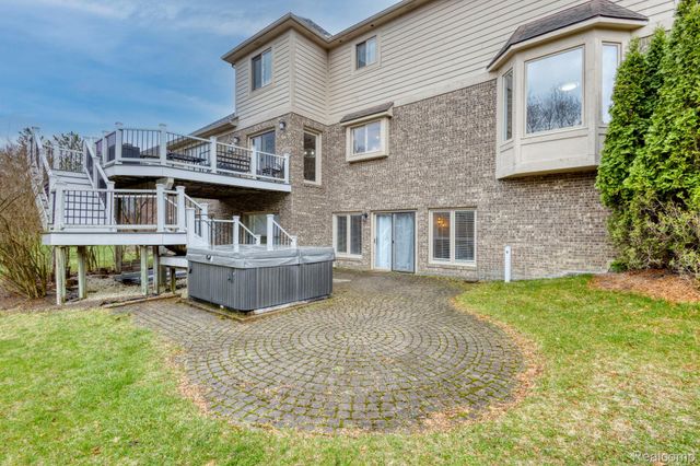 3772 Fawn Drive, Oakland Charter Township, MI 48306