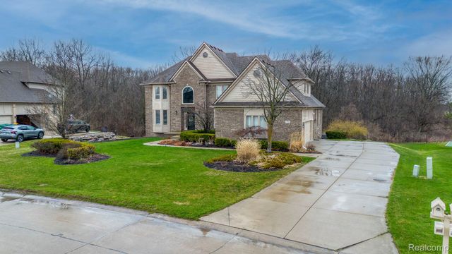 3772 Fawn Drive, Oakland Charter Township, MI 48306