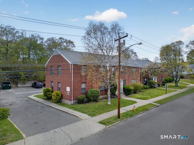 49 Mencel Circle B, Bridgeport, CT 06610