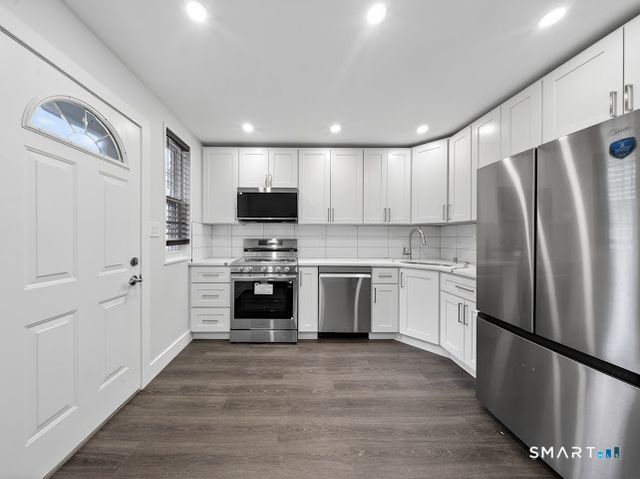 49 Mencel Circle B, Bridgeport, CT 06610