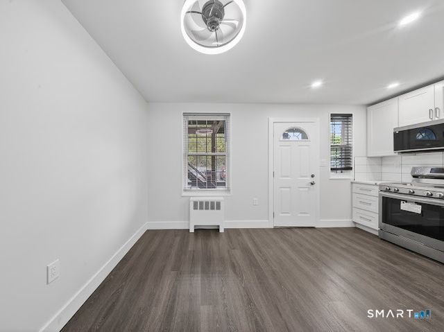 49 Mencel Circle B, Bridgeport, CT 06610