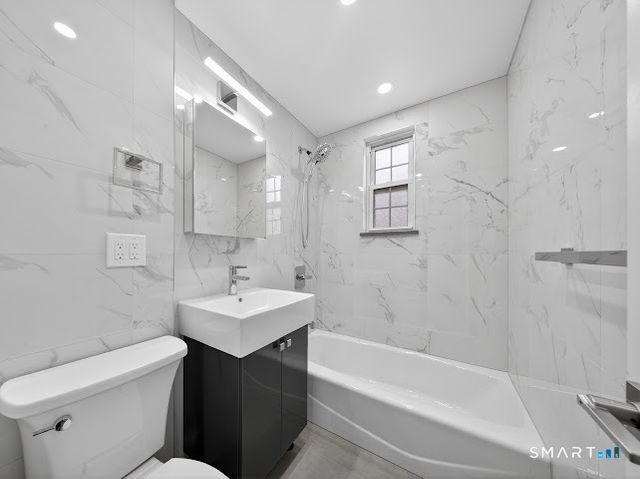 49 Mencel Circle B, Bridgeport, CT 06610
