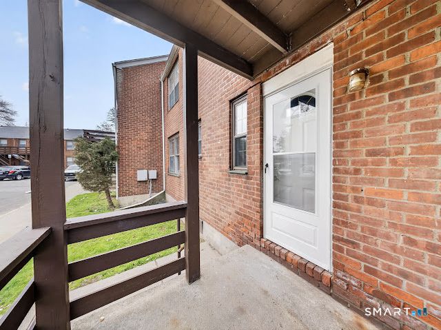 49 Mencel Circle B, Bridgeport, CT 06610