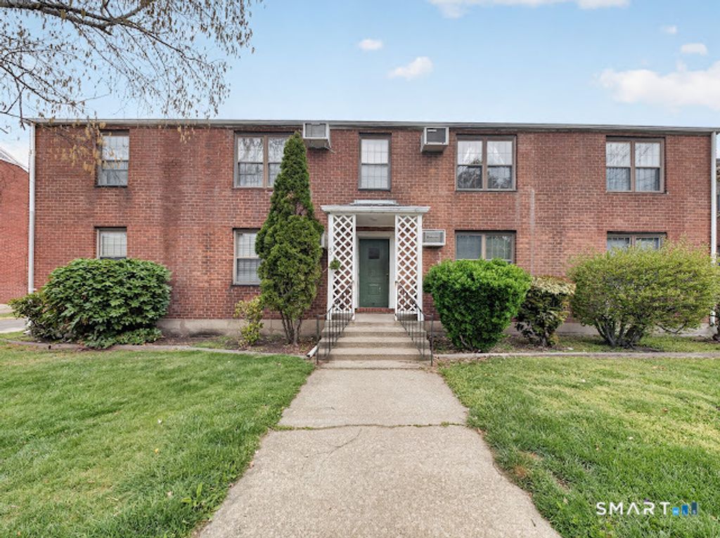 49 Mencel Circle B, Bridgeport, CT 06610