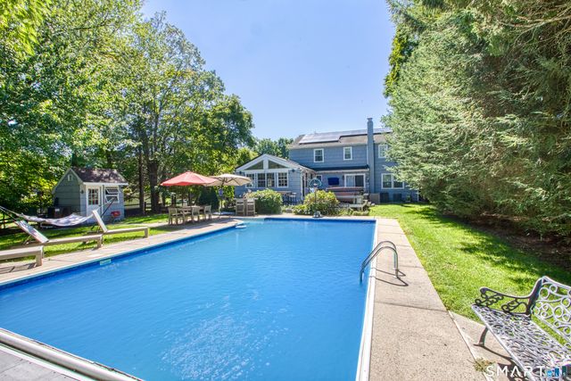 34 Regency Drive, Norwalk, CT 06851