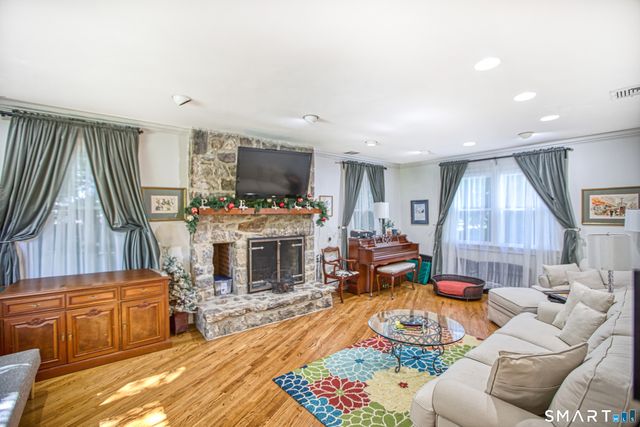 34 Regency Drive, Norwalk, CT 06851