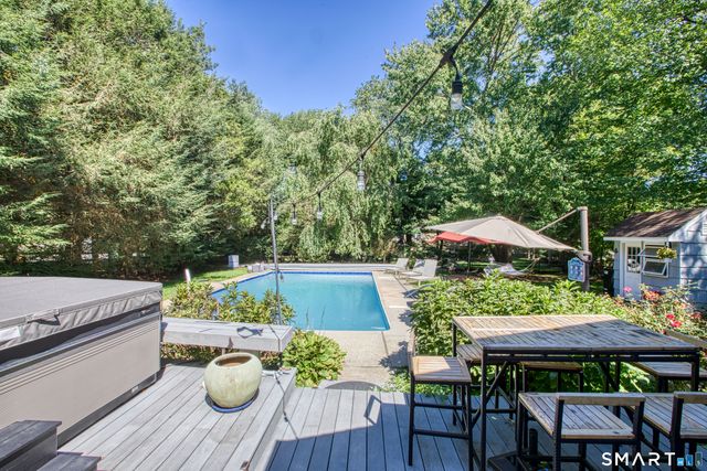 34 Regency Drive, Norwalk, CT 06851
