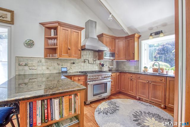 34 Regency Drive, Norwalk, CT 06851