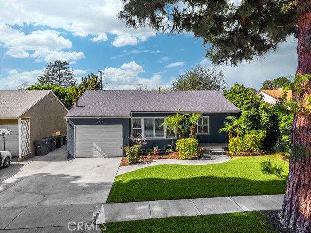 5533 Oliva Avenue, Lakewood, CA 90712