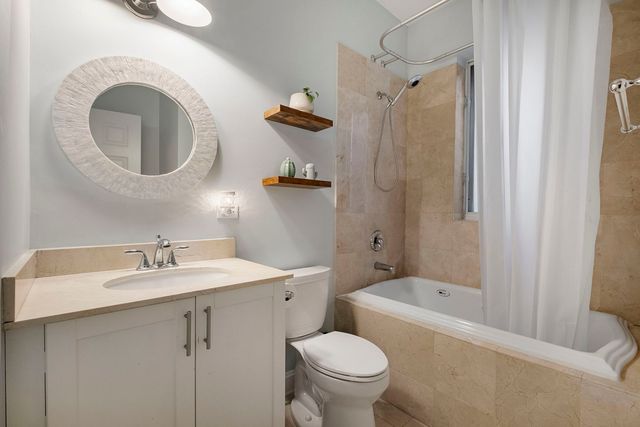 2550 W Logan Boulevard 3F, Chicago, IL 60647