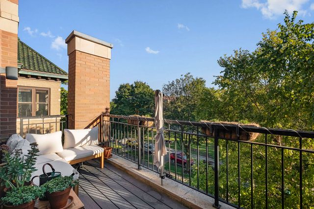 2550 W Logan Boulevard 3F, Chicago, IL 60647