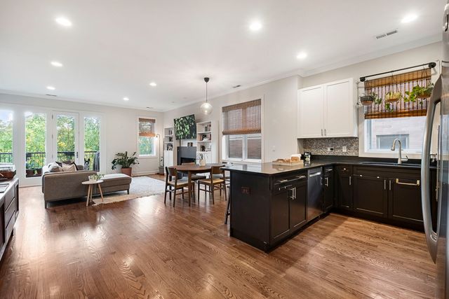 2550 W Logan Boulevard 3F, Chicago, IL 60647